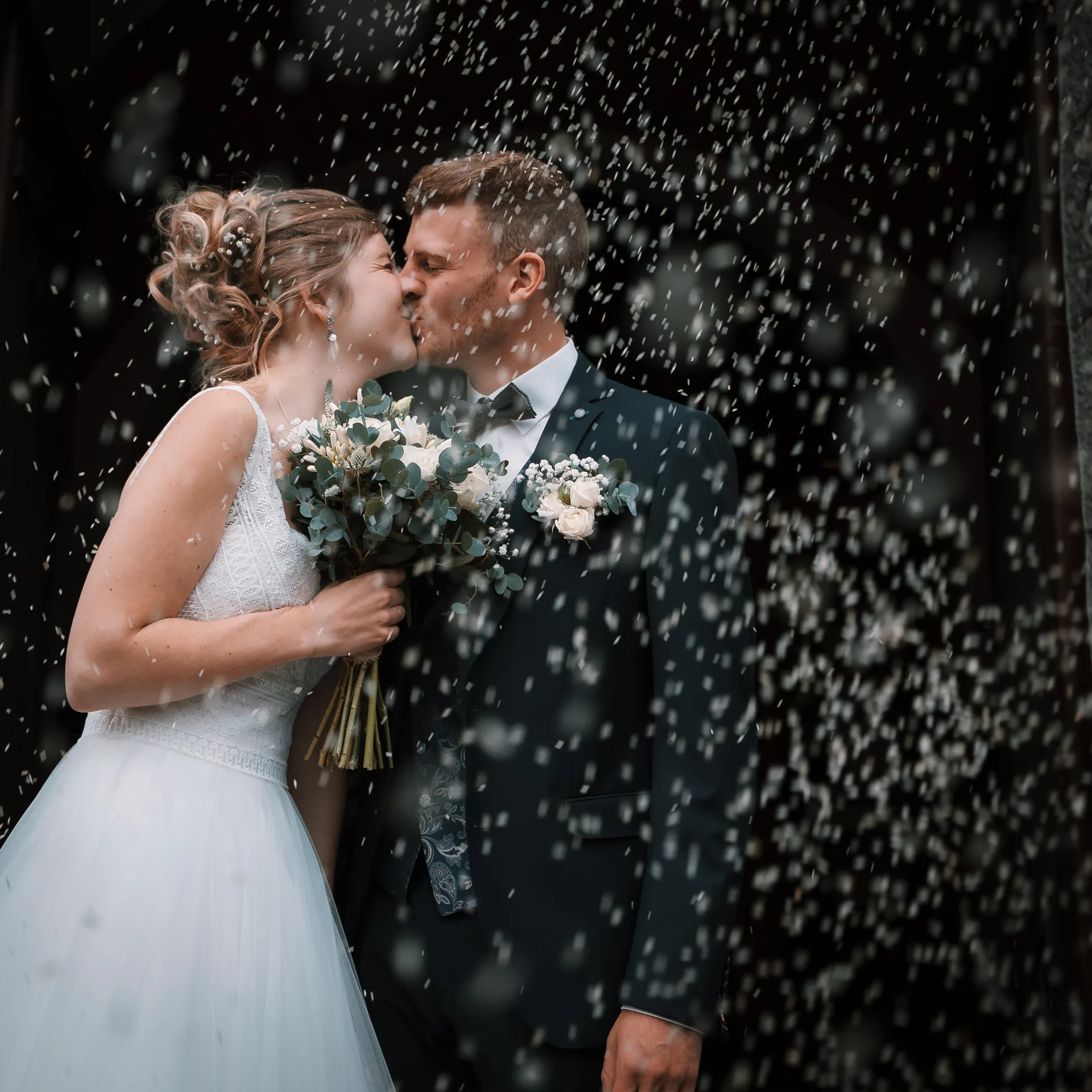 Couple de mariés au domaine de Lavaux-Sainte-Anne — Angel Bena photographe