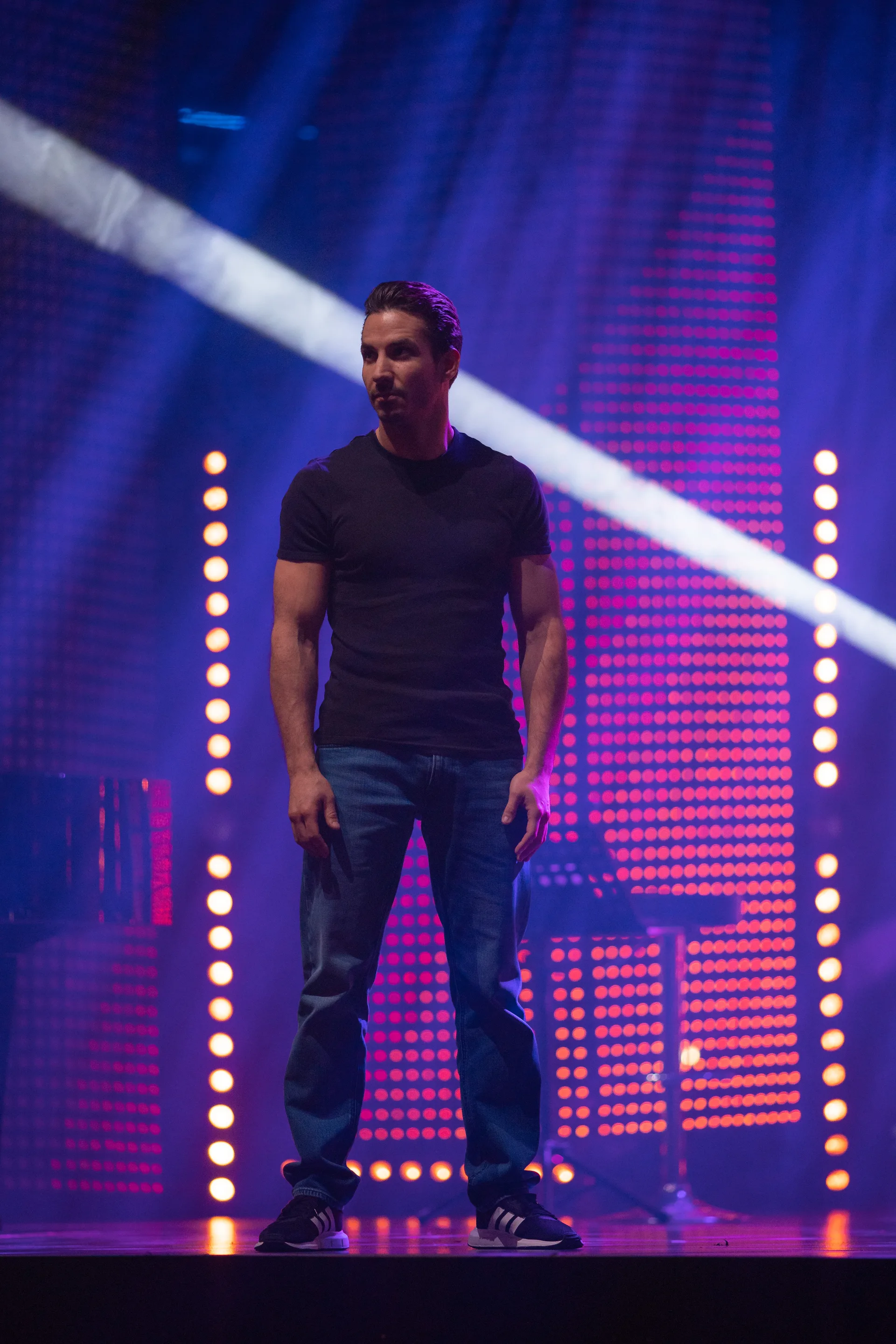 Jérémy Ferrari sur scène au Cirque Royal — Les Duos Impossibles, Bruxelles