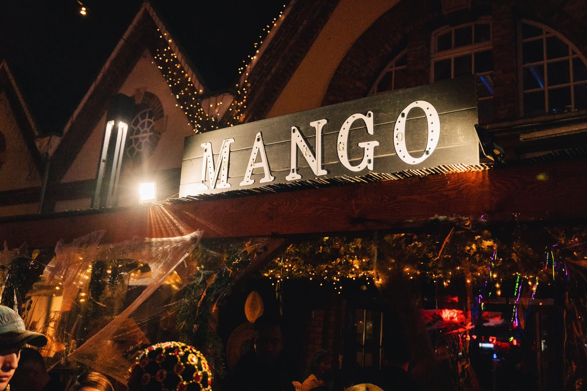 Soirée Kraken dans le bar Mango à Luxembourg — ambiance et invités